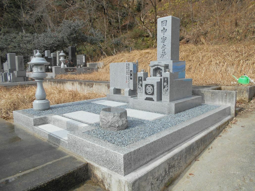 お墓を建てる